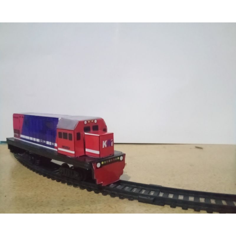 HANDMADE MAINAN  LOKOMOTIF LIVERY  MERAH BIRU CC 201 TIDAK BERMESIN(MANUAL)