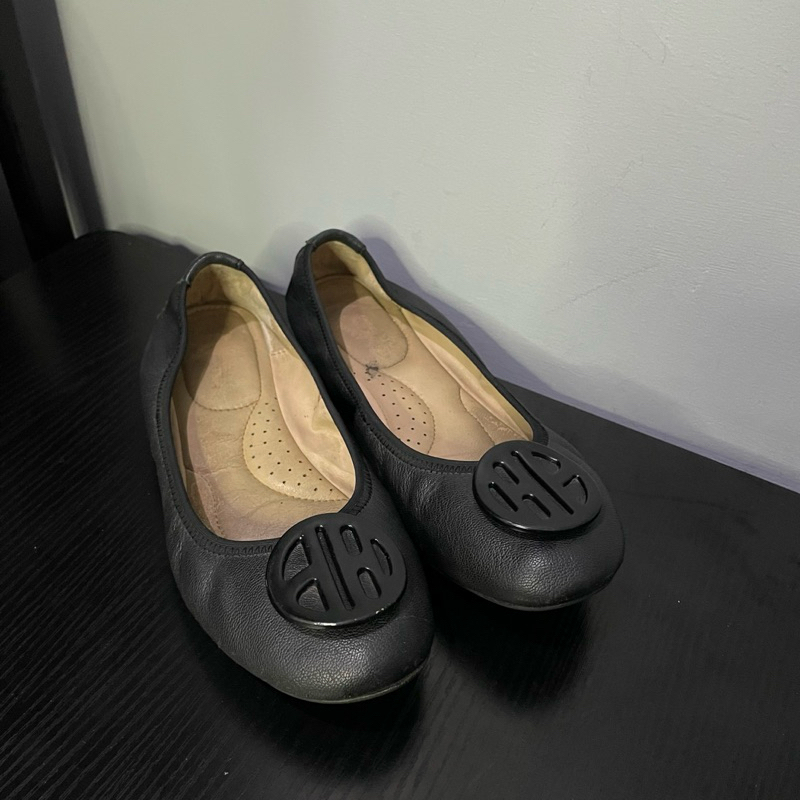 Heilla Flat Shoes Hush Puppies Hitam wanita