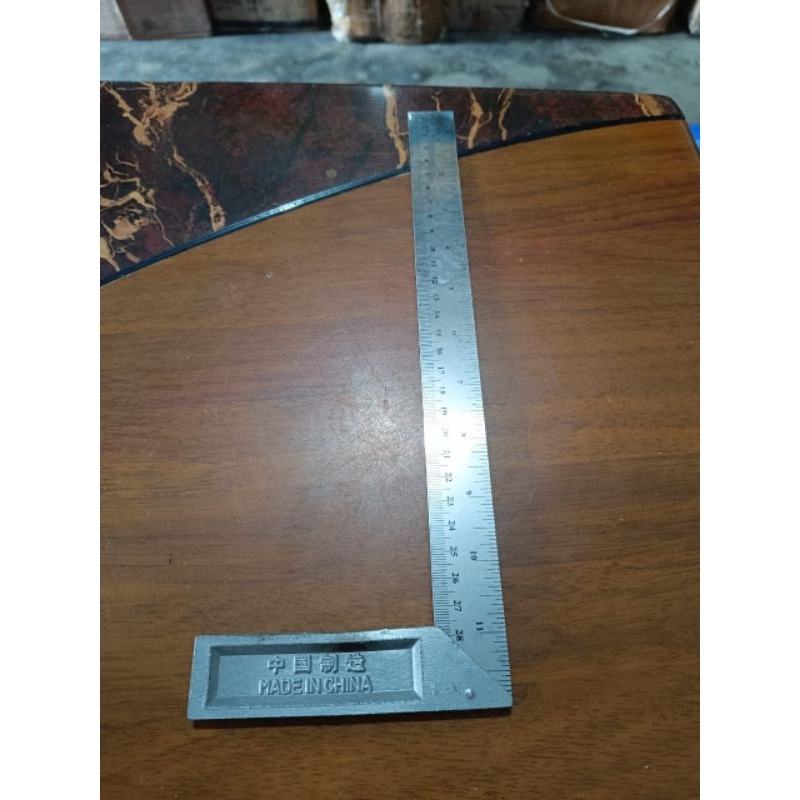

Penggaris Siku Besi Merk XE 30cm
