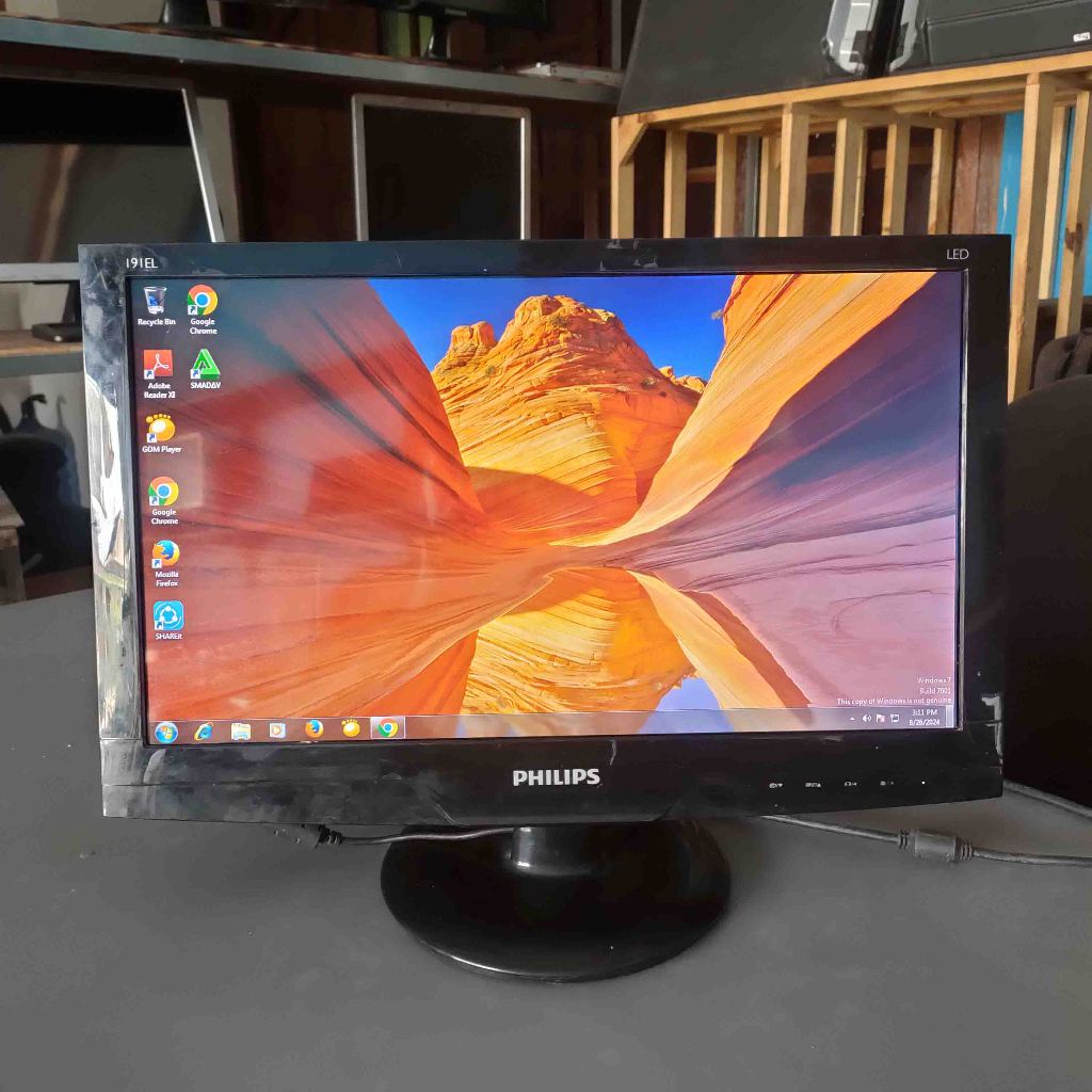 Monitor Led Merk Philips Ukuran 19" Inch Kondisi Normal
