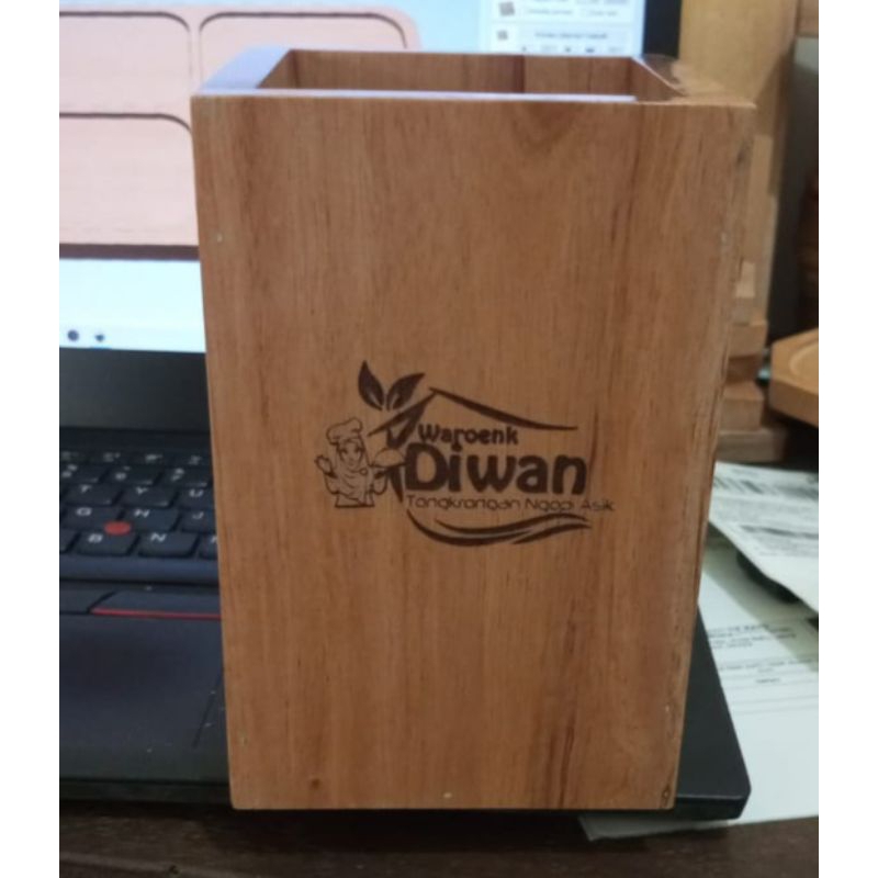 Tempat Sendok/Spatula Kayu Free Grafir