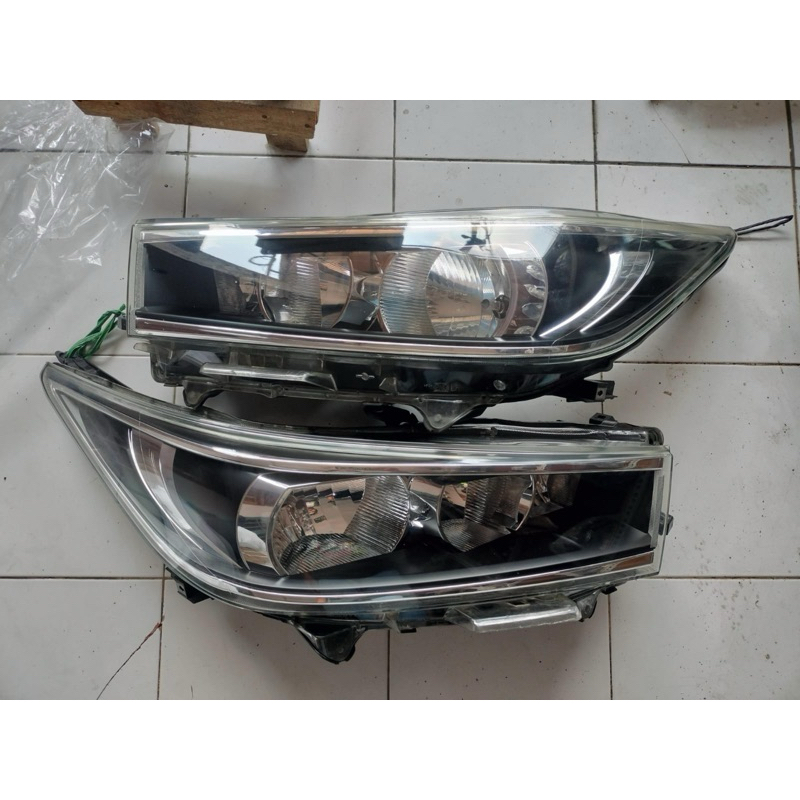 Headlamp Toyota Innova Reborn