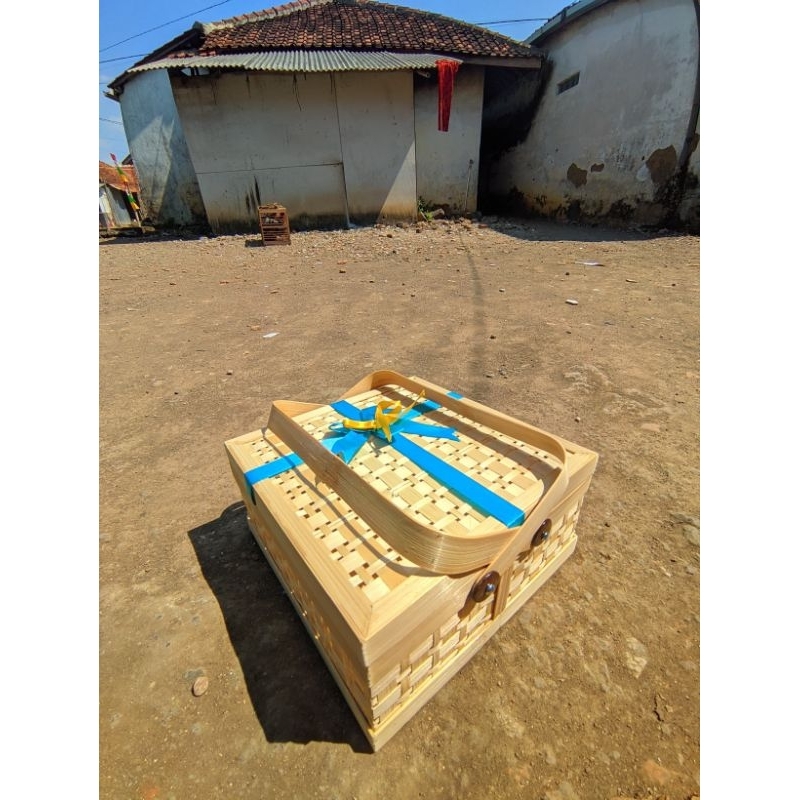 

hampers rantang bambu parcel lebaran anyaman mata itik dan bilik