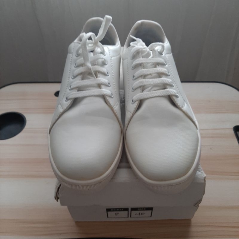 Sepatu Sneakers Casual Ribsgold Putih