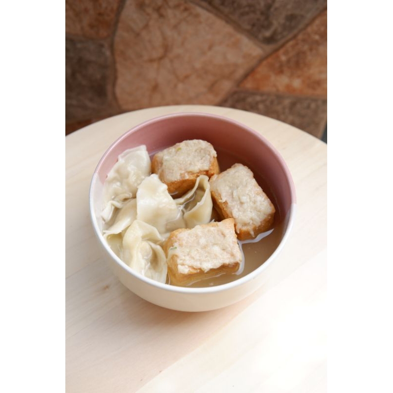 

Pangsit Tahu Bakso chili oil [singgah djajan]