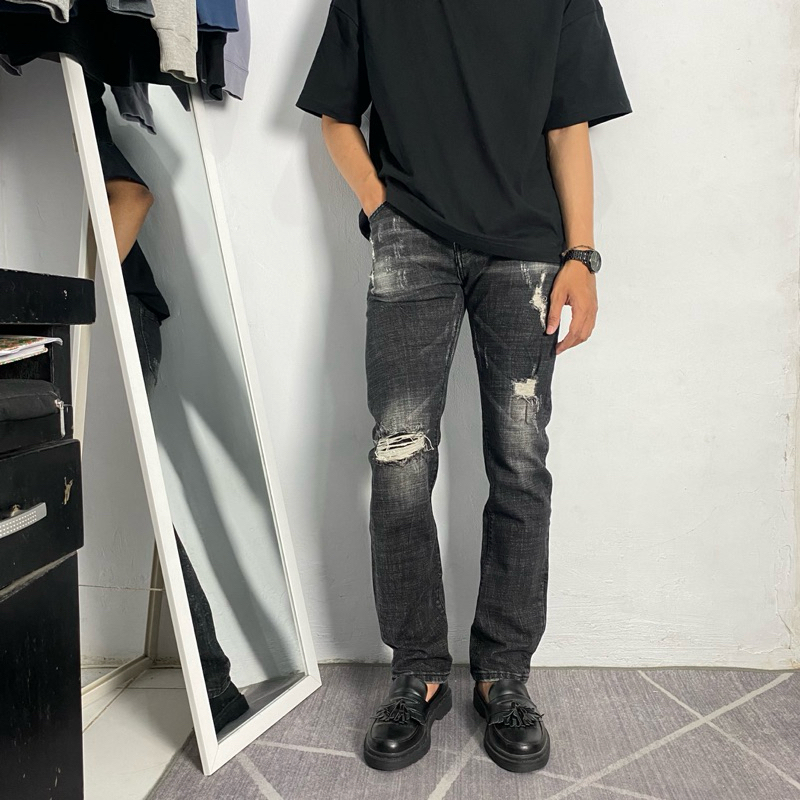 JMC BLACK RIPPED JEANS