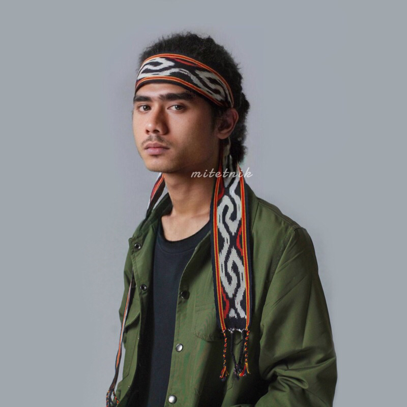 Ikat Kepala Tenun Etnik Toraja