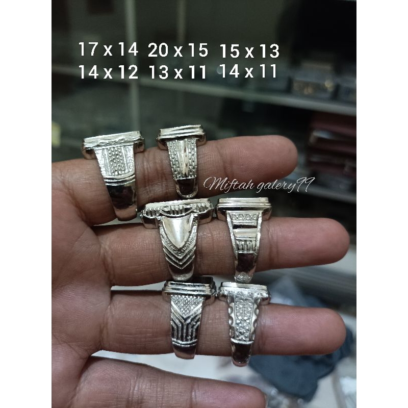 Emban cincin alpaka klasik kotak