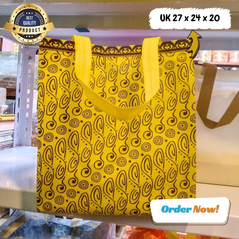 

Tas Spunbond Untuk Box Nasi Kotak Nasi 20 x 20 Tas Hantaran TSE Motif Batik