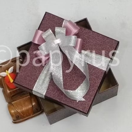 

PAPYRUS 15x15 Tinggi 5cm Kotak Kado Gift Box V2