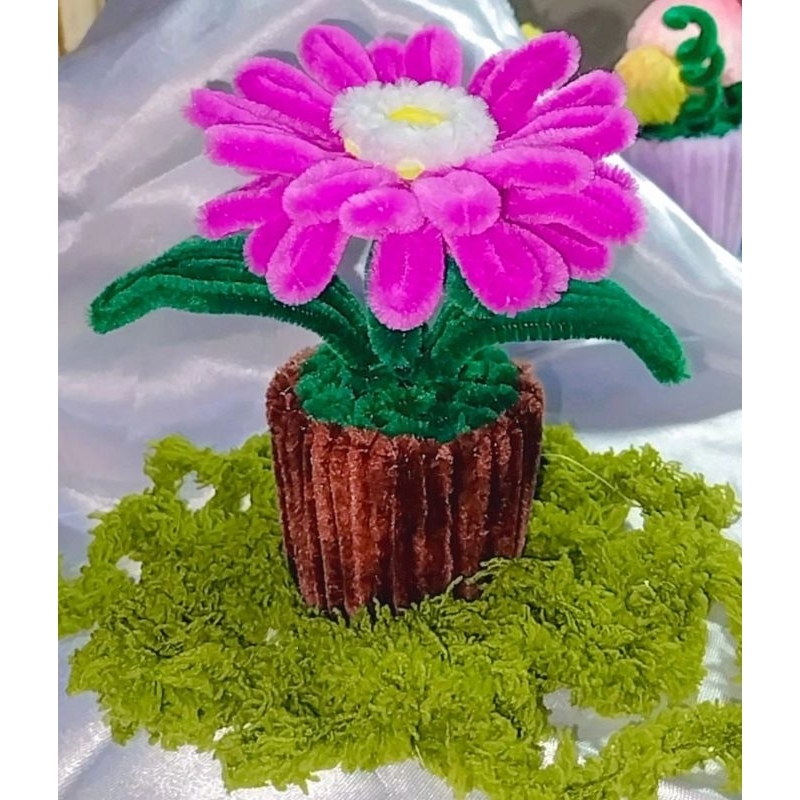 Pot Bunga Ungu Kawat Bulu