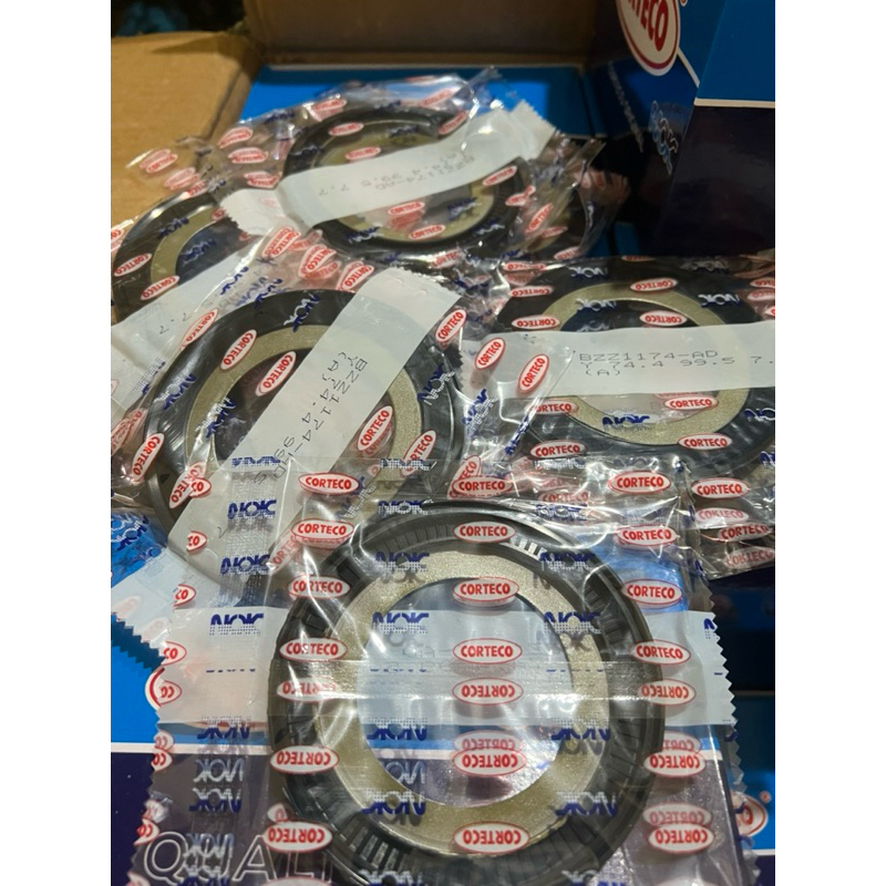 MT 420207 MT420207 Seal roda belakang luar ps ragasa canter hd NOK A