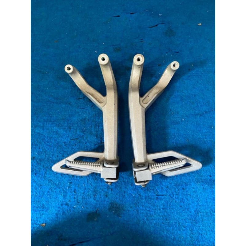 Footstep step pijakan kaki belakang yamaha r15 v3 original