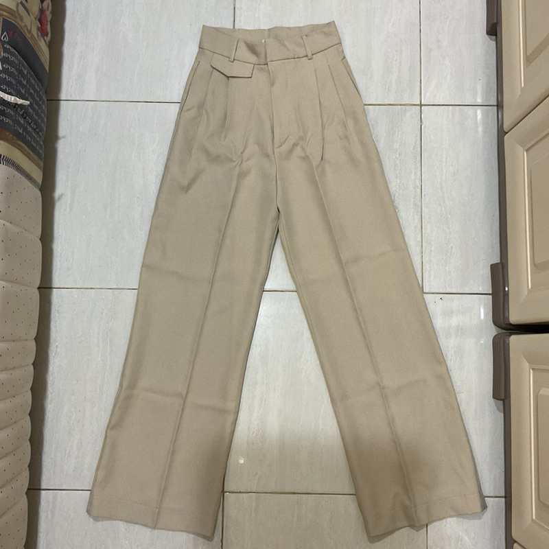 (booked) preloved yeona oro pants