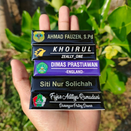

NAME TAG RESIN papan nama dada akrilik MURAH MERIAH / NAMETAG MAGNET DAN PENITI COATING RESIN KERAS / NAME TAG AKRILIK RESIN KUAT 2X8 CM