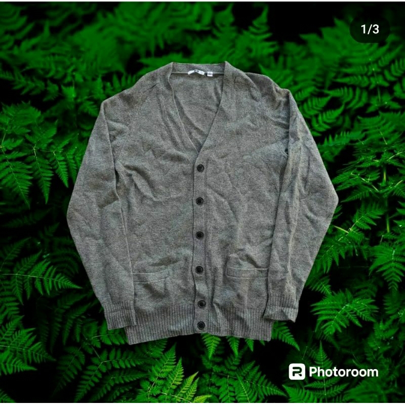 Knitwear Rajut Cardigan 100% Wool Uniqlo