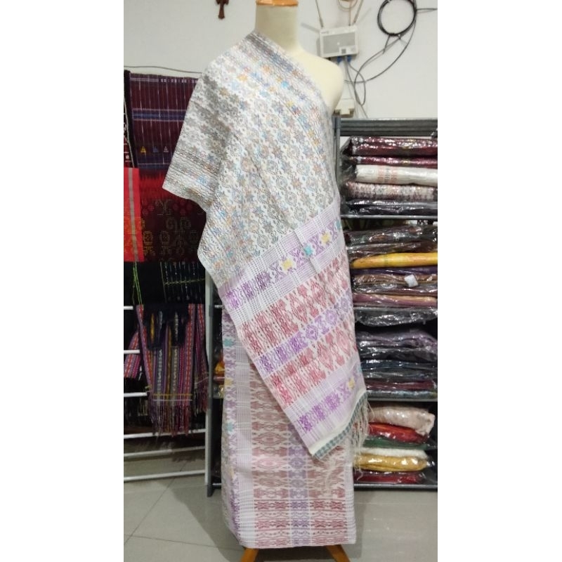 Songket Pilkos Piala Kosong Purada Pelangi Tenun Tarutung