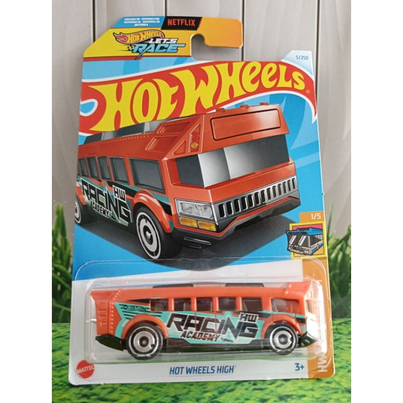 HOT WHEELS HW HIGH LET'S RACE BUS BIS RACING ACADEMY