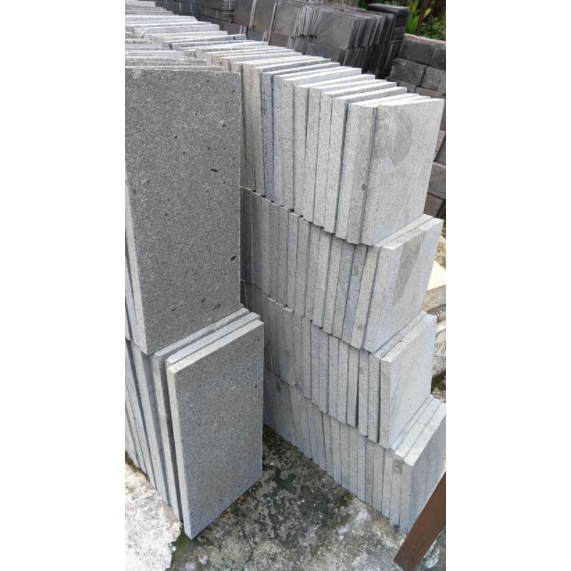 

Batu Steping pijakan taman andesit polos bakar tebal 3cm