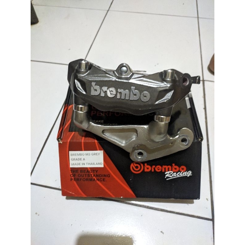 kaliper palababi depan brembo m3 sama dudukan cakram depan