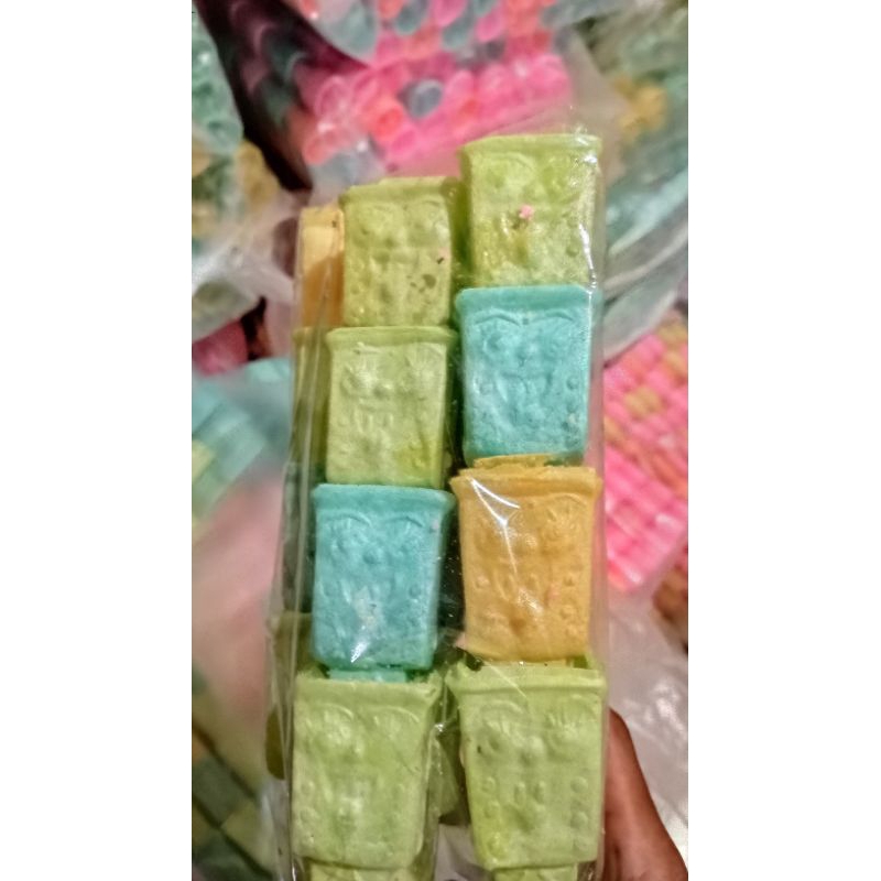 

cone ice cream karakter spombob 1bal isi 400pcs