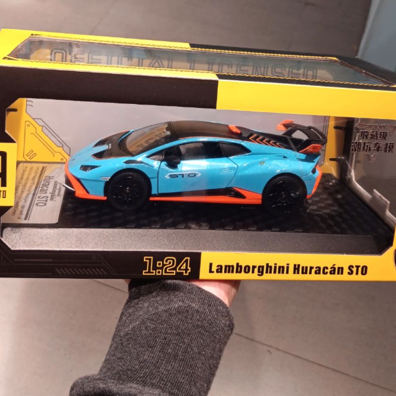 DIECAST CCA LAMBORGHINI HURACAN STO 1:24