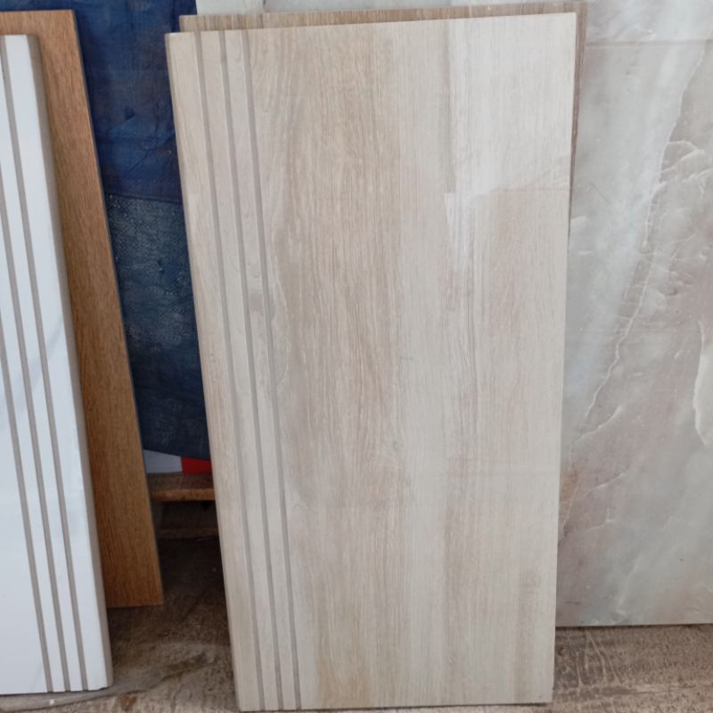 granit anak tangga 30x60 motif kayu