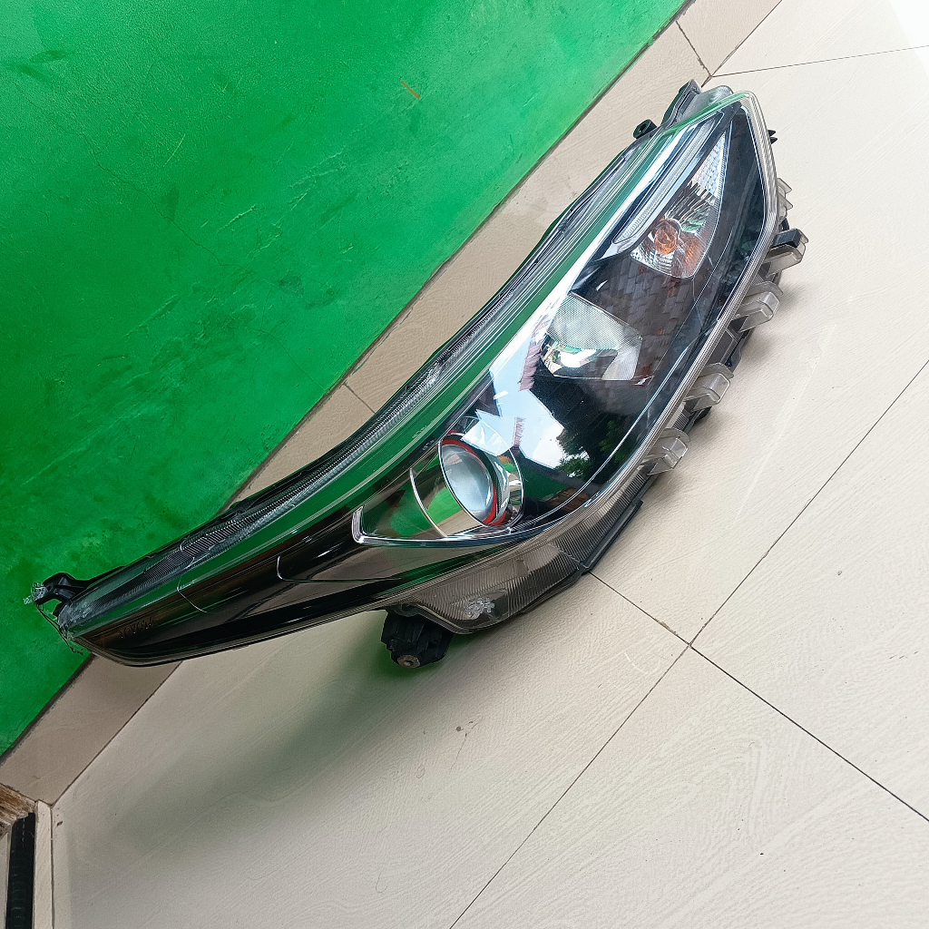 Headlamp Yaris 2019 ( Kanan )
