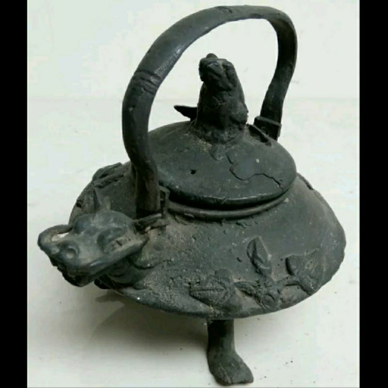 Pajangan Vintage Teko Kuningan Ukir Naga & Kodok