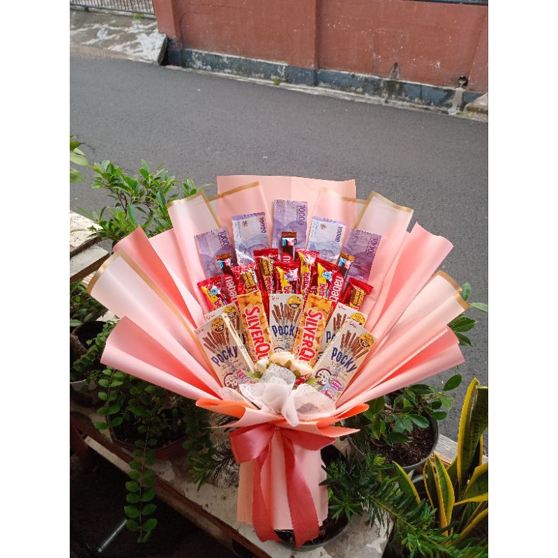 

buket money snack silverqueen+bengbebeng+pocky hadiah wisuda/ulang tahun/valentine