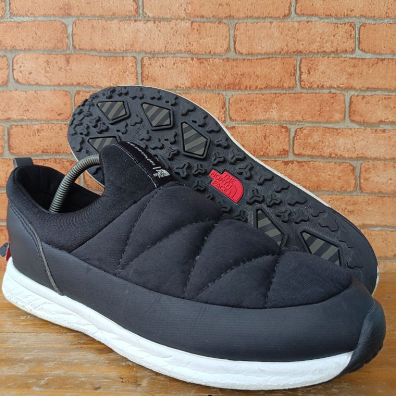 Sepatu TNF Slip On Size 42