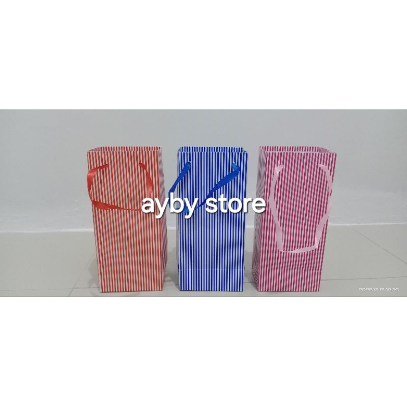 

paperbag botol glossy ukuran 9,5 x 7 x 22cm