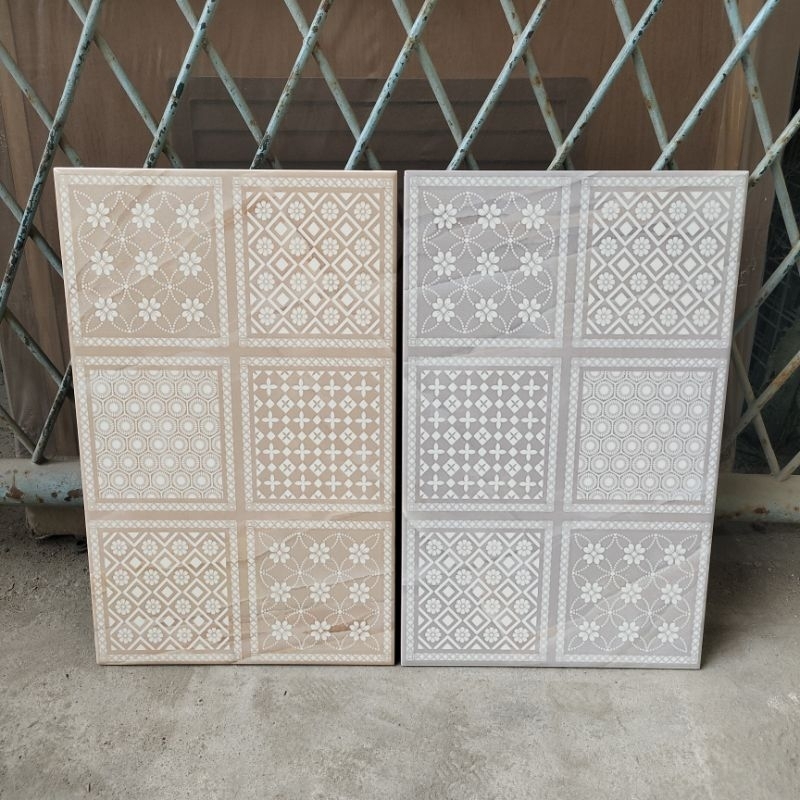 KERAMIK 25X40 GLOSSY BATIK CREAM BEIGE ABU