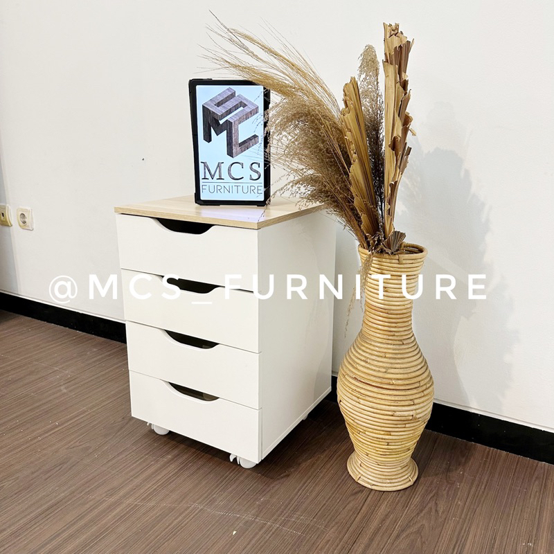Nakas Meja Samping Tempat Tidur Drawer Laci Roda Mebel Furniture MCS Furniture Semarang