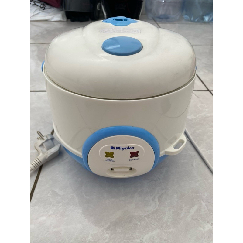 Miyako MCM-606A Rice Cooker / Magic Com (0,63 L) bekas