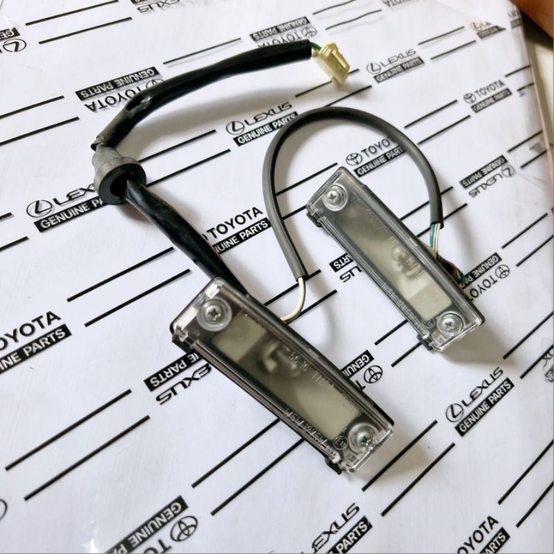 lampu plat nomor belakang innova / fortuner 2004-2015 original