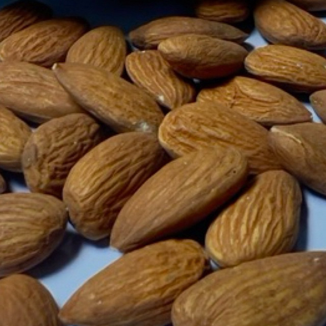 

kacang almond mentah kemasan 1kg mede