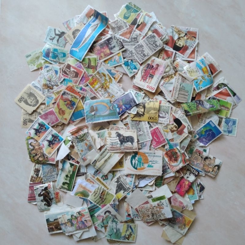 

Perangko Prangko Kuno Indonesia Luar Negeri JELEK RUSAK RIJEK 500-700 Pcs - YN1778