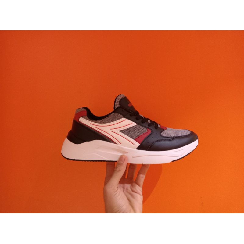 Sneakers pria sepatu Diadora original/Diadora Mandison men's sneakers shoes -Black