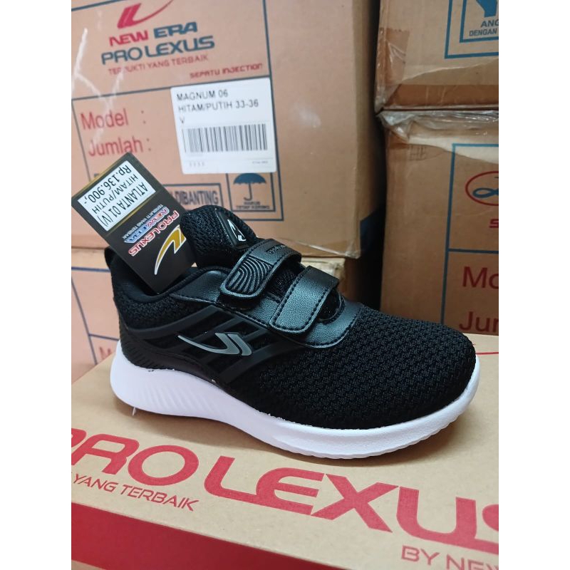 REKOMENDASI SEPATU SEKOLAH ANAK PEREKAT HITAM PUTIH