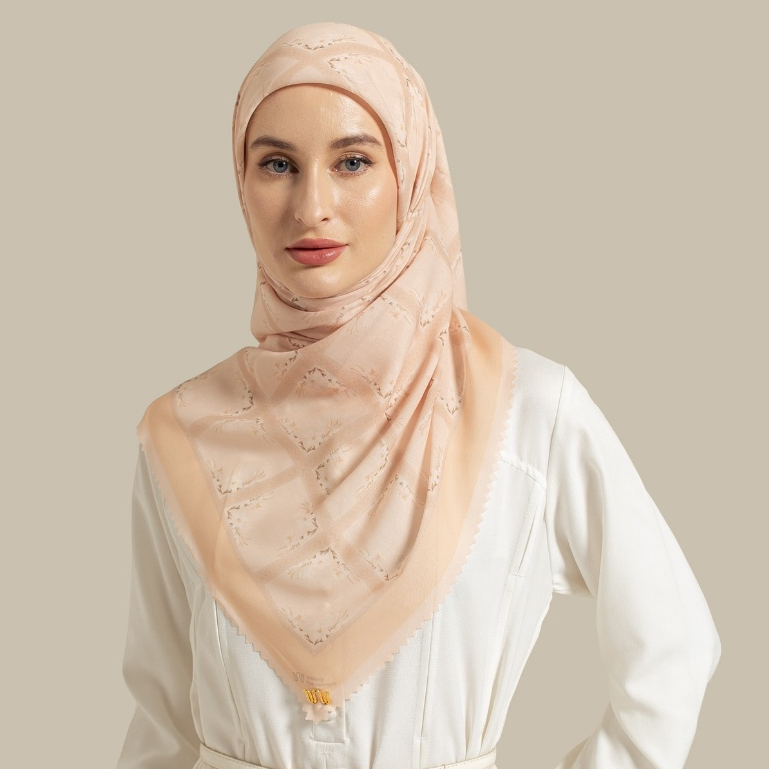 Wulang Narawangsa Hijab Segi Empat Square Flower Cream | Kerudung Segi Empat | Hijab Motif Segi Empa
