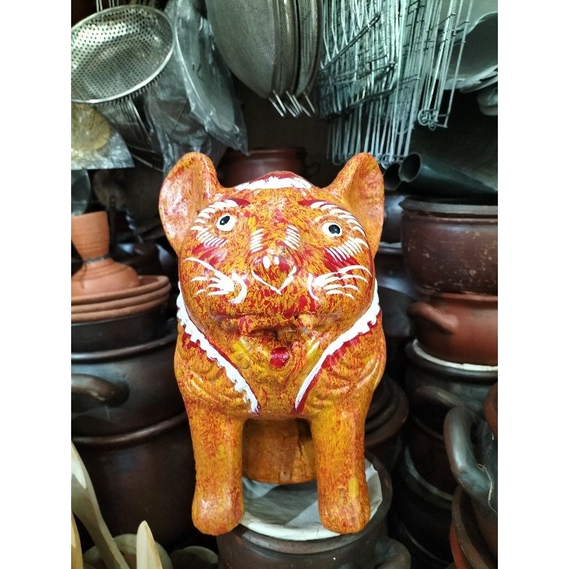 celengan macan dari tanah liat