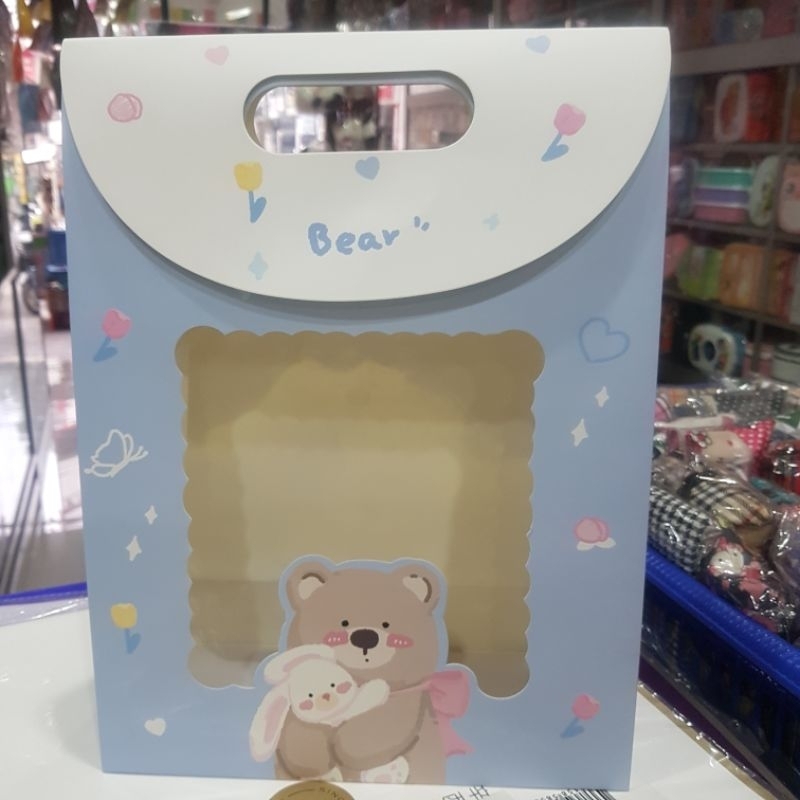 

Paper Bag Tutup Besar Motif Bear Biru / Kantong Bingkisan Hadiah L-026-B