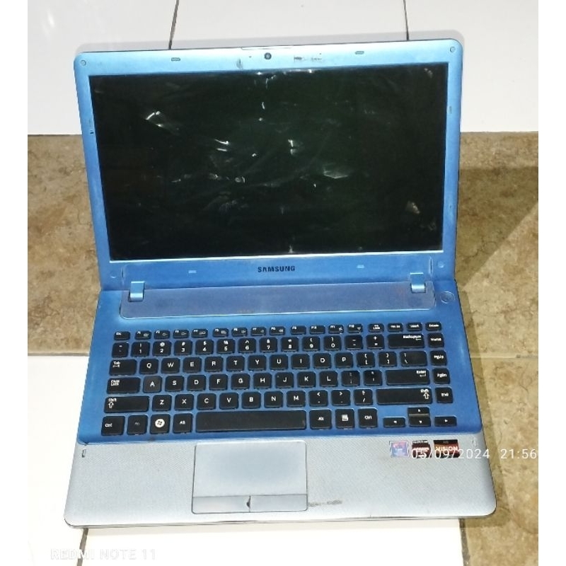 Laptop Samsung AMD A6 355V DDR3 Kondisi matot