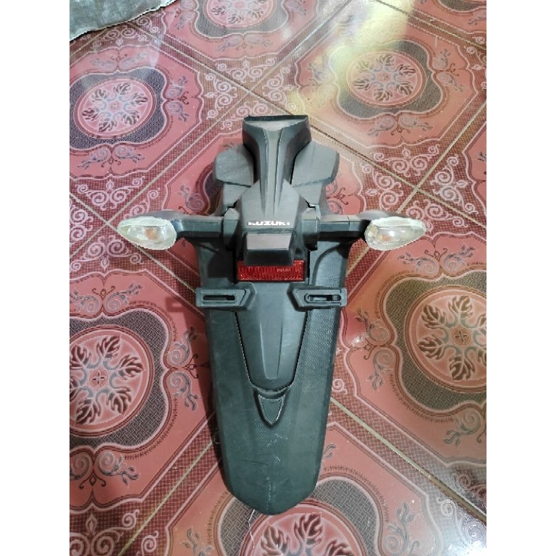 spakbor slebor belakang suzuki gsx 150 original