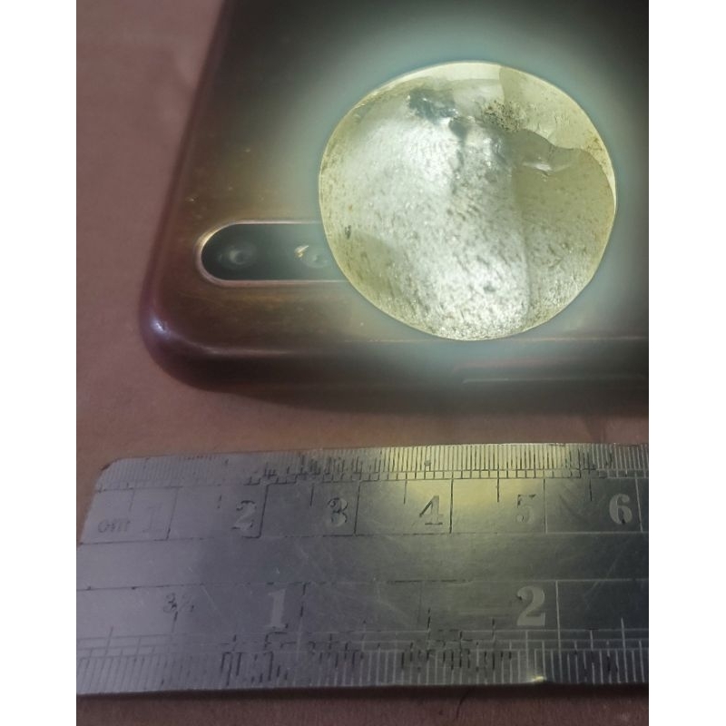 1 biji monte kaca temuan sungai (kondisi sesuai gambar,karena asli temuan sungai beberapa bagiannya 