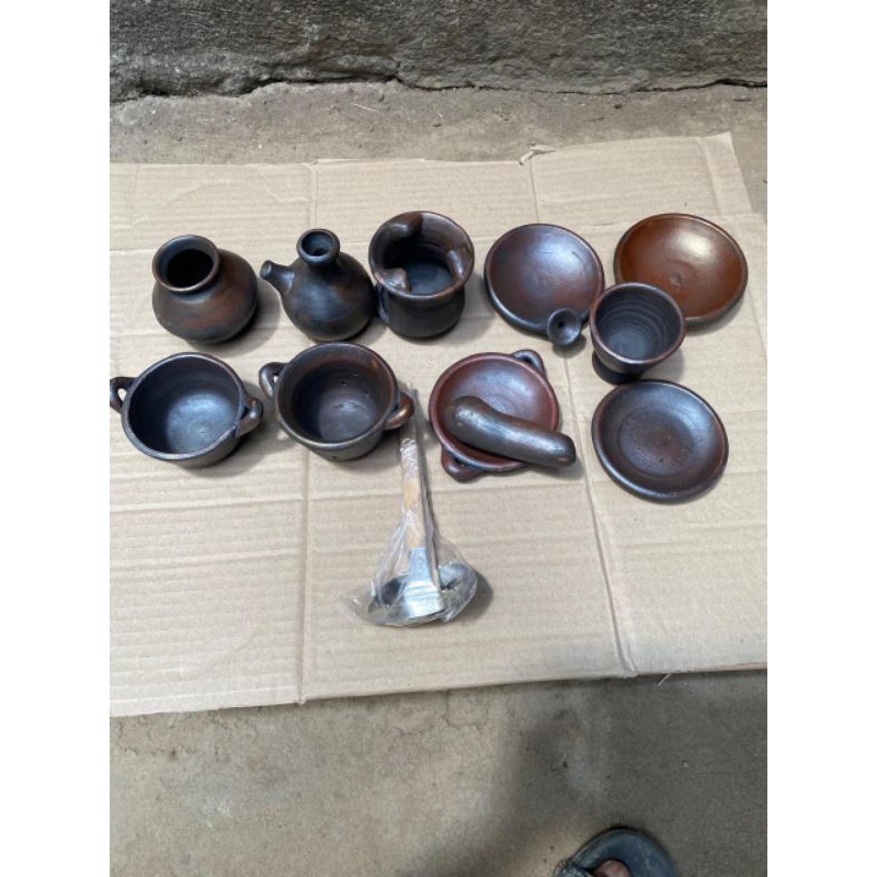 mainan anak tradisional/gerabah/pasaran/alat masak tanah liat