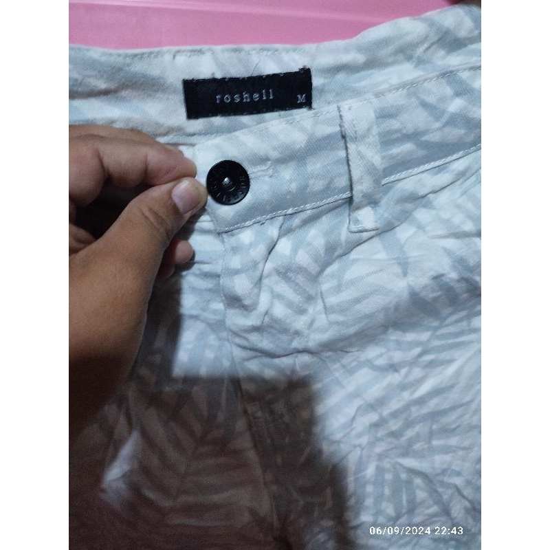 Roshell size tag M Corak putih silver Chino Size 32 - 33