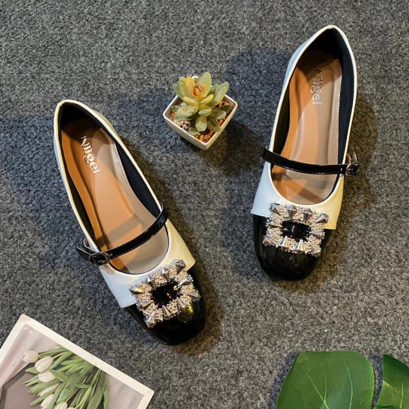 DYAH SHOES-SEPATU PANSUS WANITA HITAM PUTIH