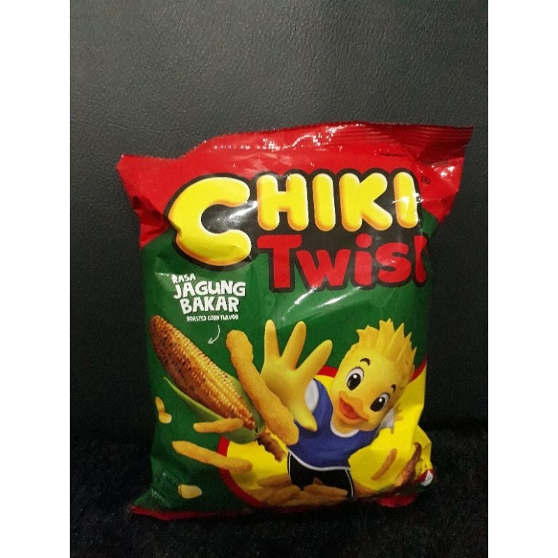 

Chiki twist 75gr 75 gr snack makanan ringan rasa jagung bakar